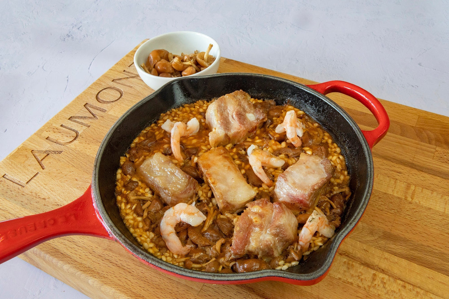 Arroz de costilla, senderuelas y langostinos