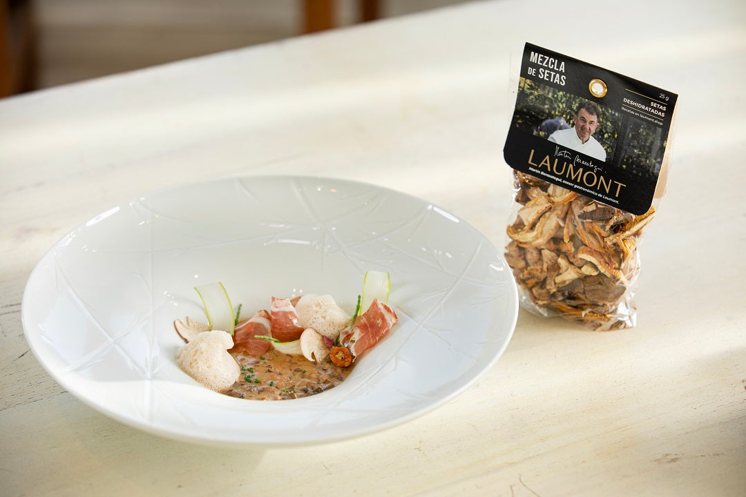 Falso risotto de setas con ibérico y avellanas