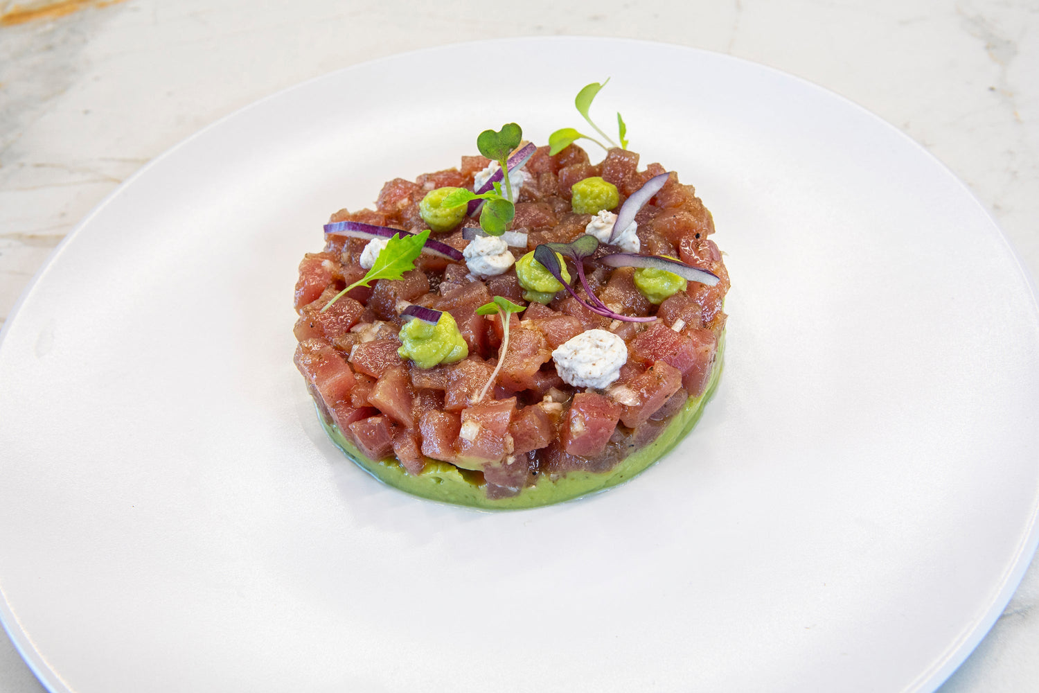 Tartar de atún con salsa tartufata