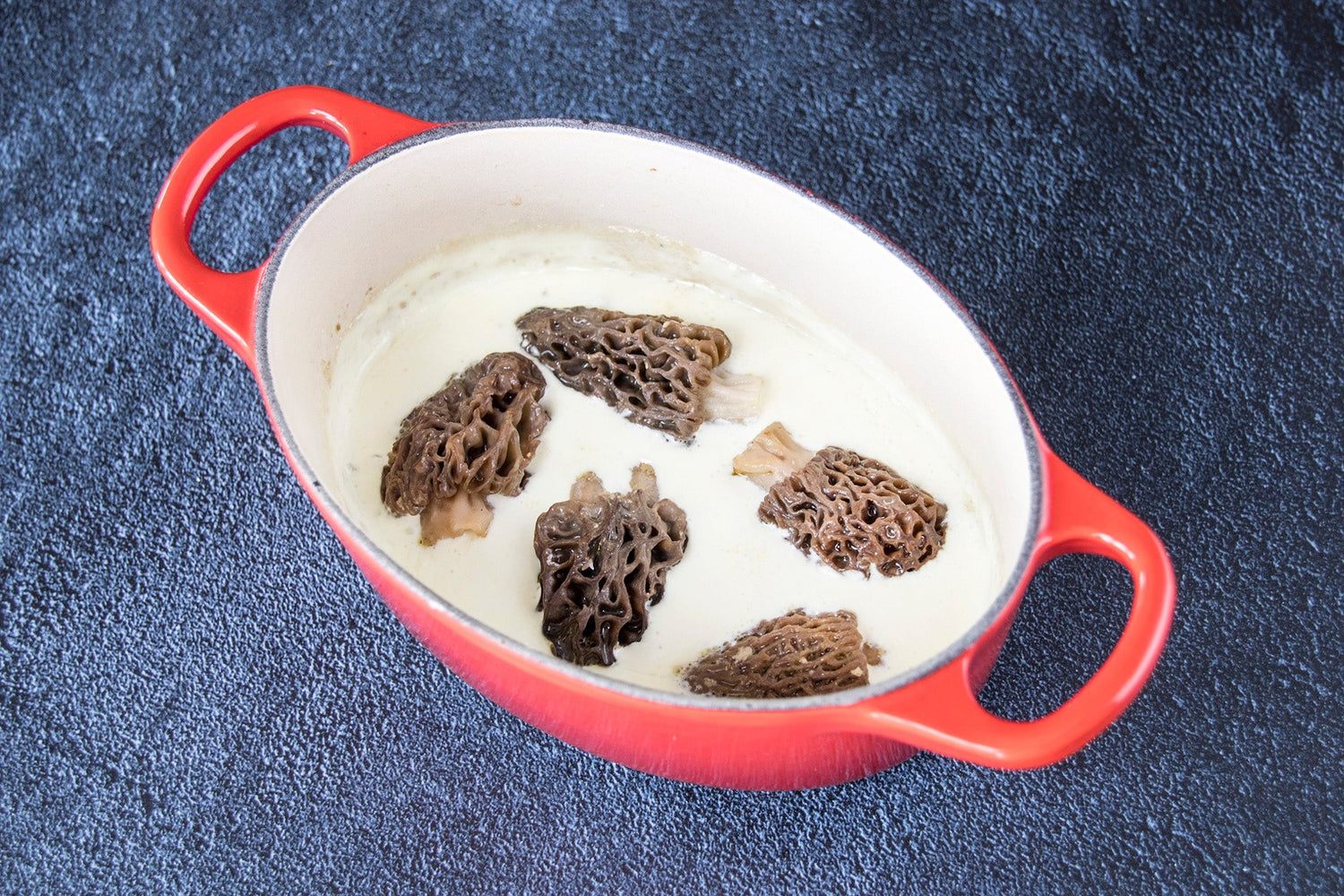 Colmenillas rellenas de foie gras a la crema