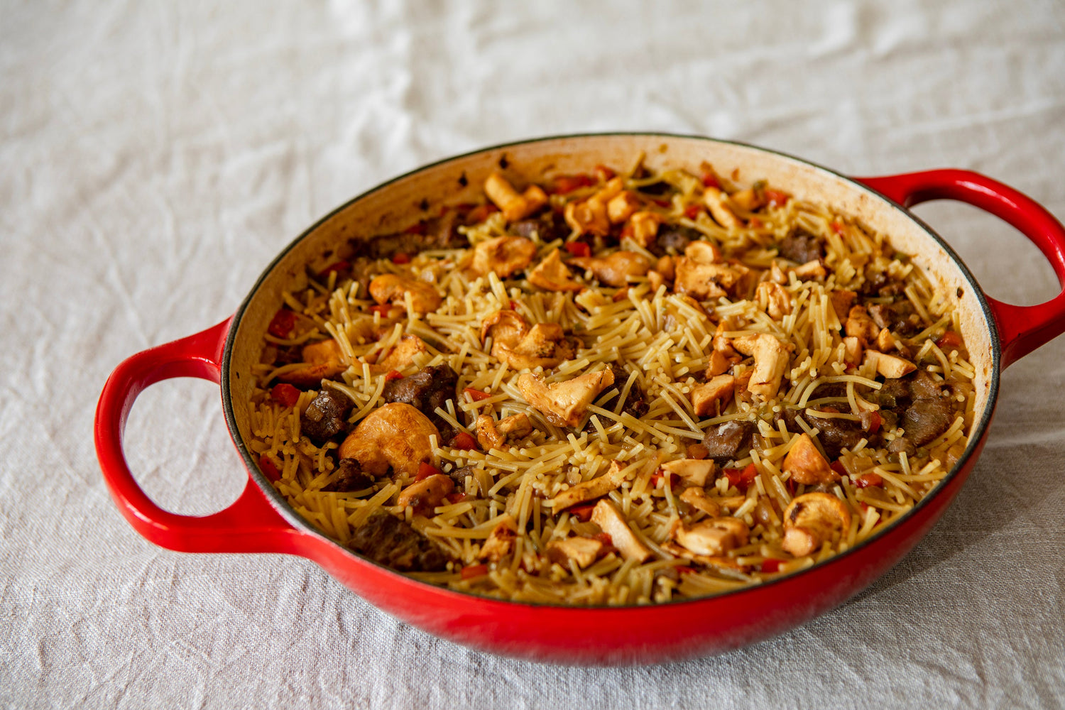 Fideos a la cazuela con carrilleras de cerdo y lengua de vaca