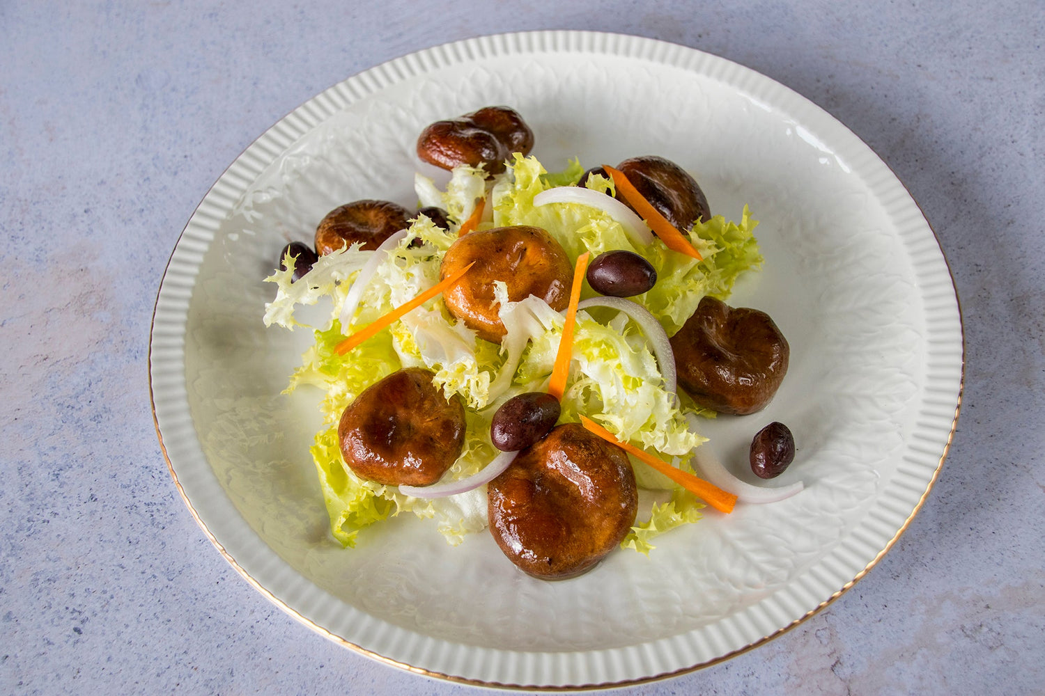 Níscalos escabechados con ensalada de escarola