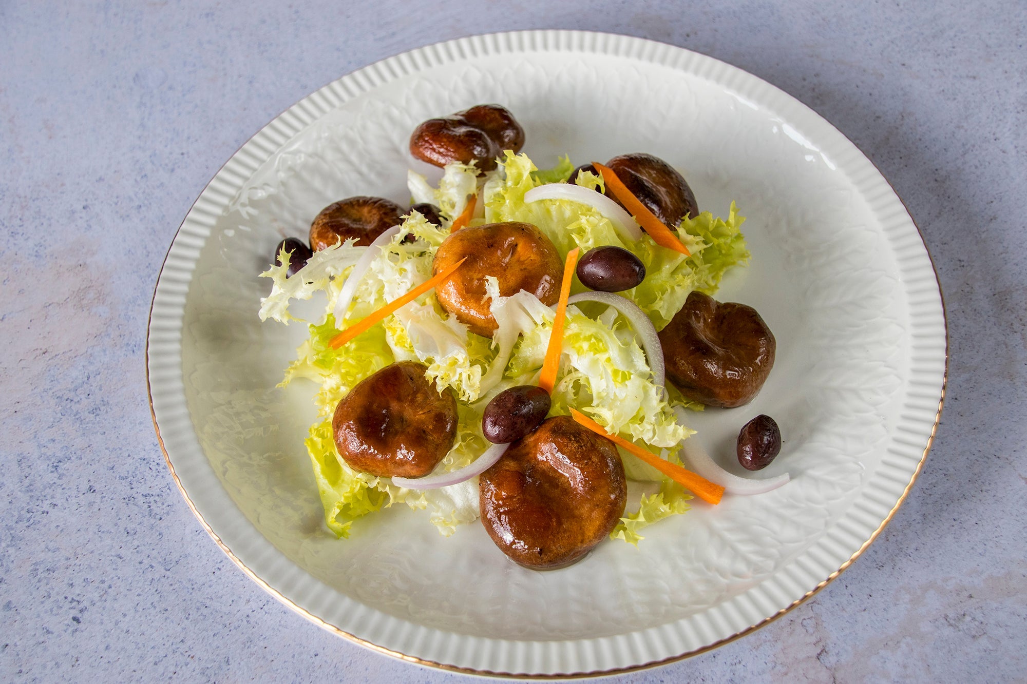 Níscalos escabechados con ensalada de escarola